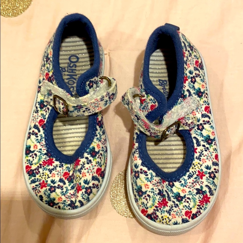 Very comfortable & easy to put on with Velcro